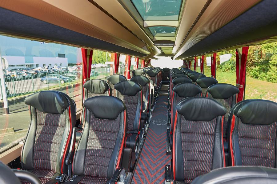 Интерьер Iveco Magelys Pro Lounge 2017 года  (фото 5 из 12)